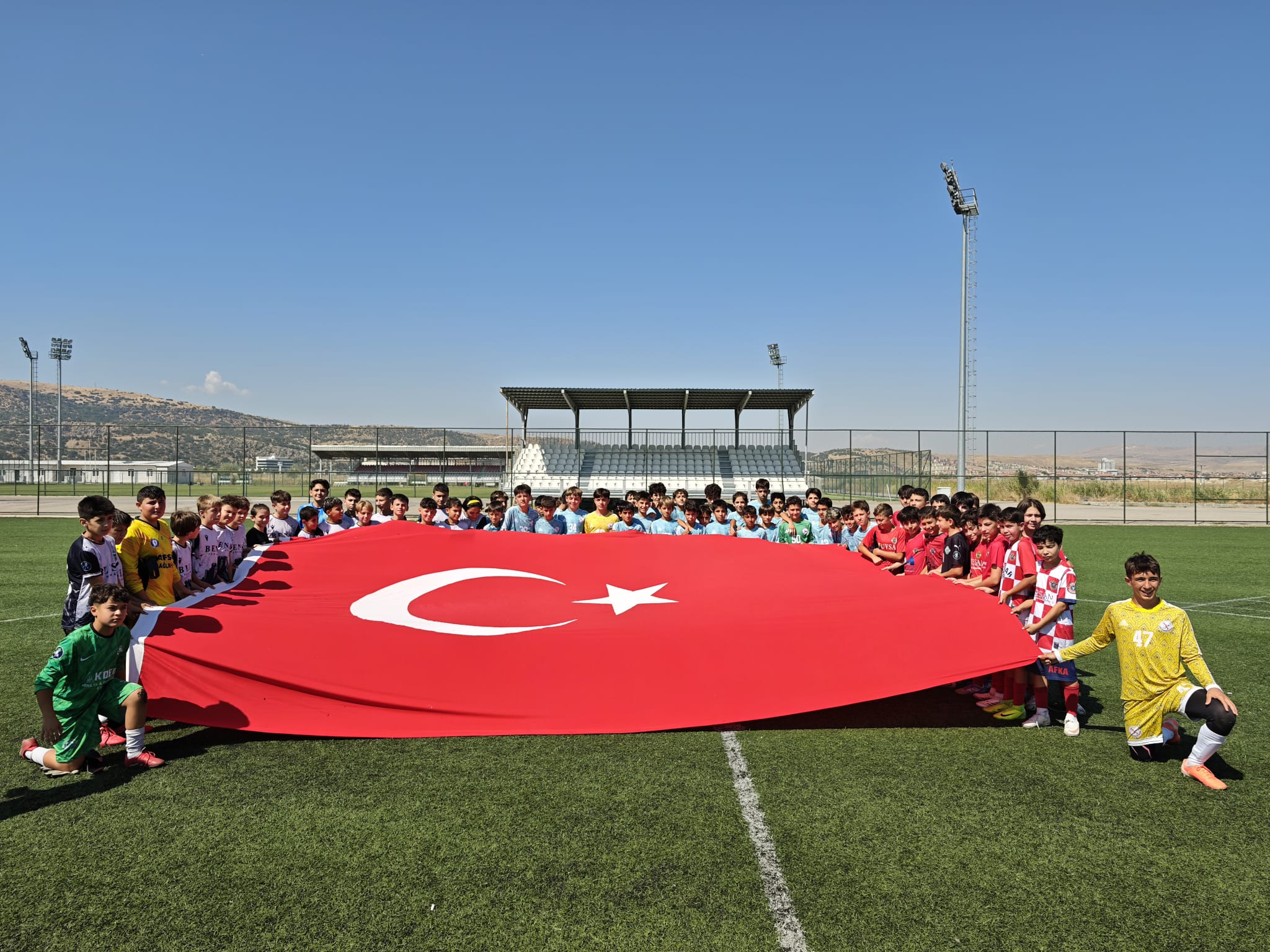 Antalya’nın U12 Futbol Karması, Zafer Kupası için Afyonkarahisar’da